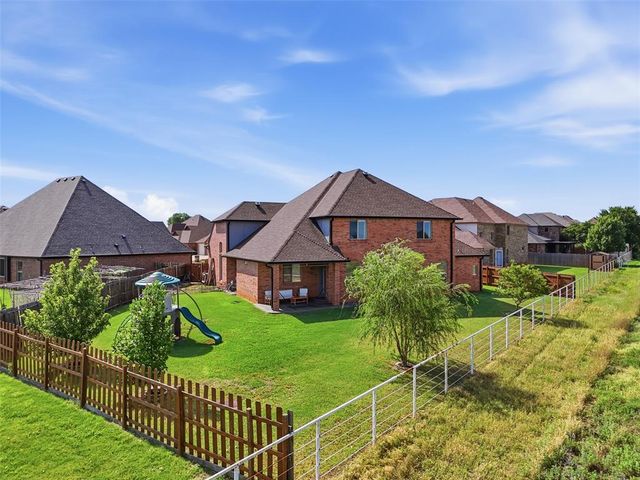 9329 NW 134th Terrace, Yukon, OK 73099