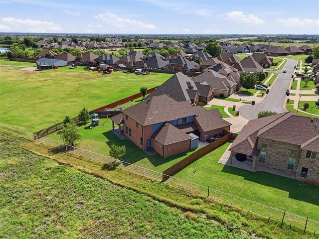 9329 NW 134th Terrace, Yukon, OK 73099