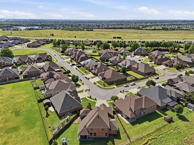 9329 NW 134th Terrace, Yukon, OK 73099