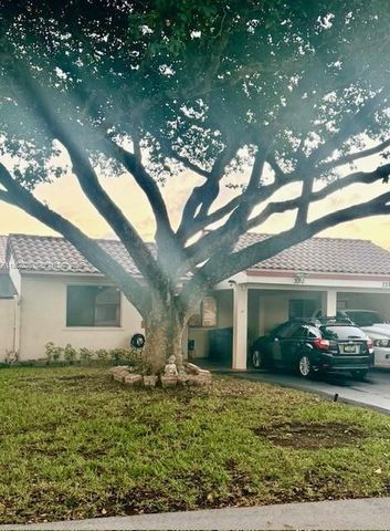 330 Lakeside Ct 206, Sunrise, FL 33326