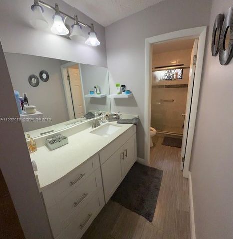 330 Lakeside Ct 206, Sunrise, FL 33326