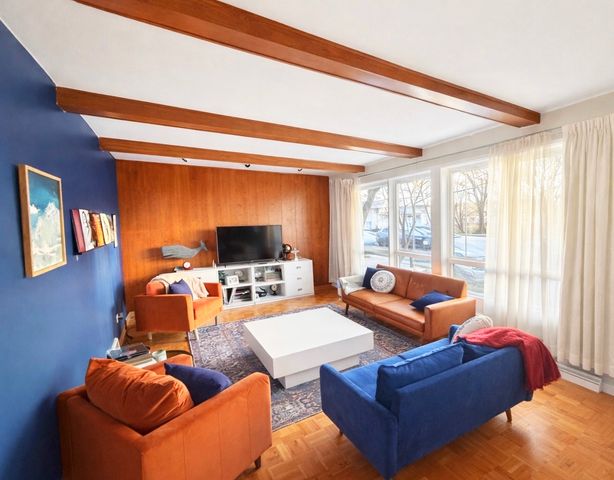 2900 W 100th Place, Evergreen Park, IL 60805