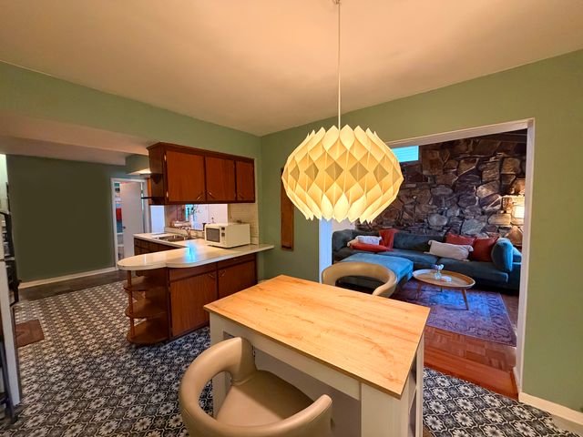 2900 W 100th Place, Evergreen Park, IL 60805