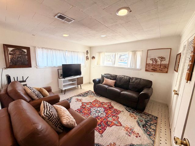 2900 W 100th Place, Evergreen Park, IL 60805