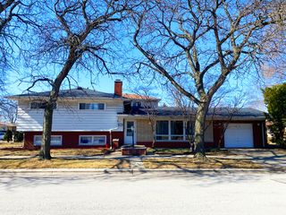 2900 W 100th Place, Evergreen Park, IL 60805