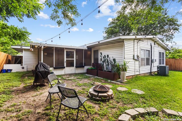 230 BRETTONWOOD DR, San Antonio, TX 78218