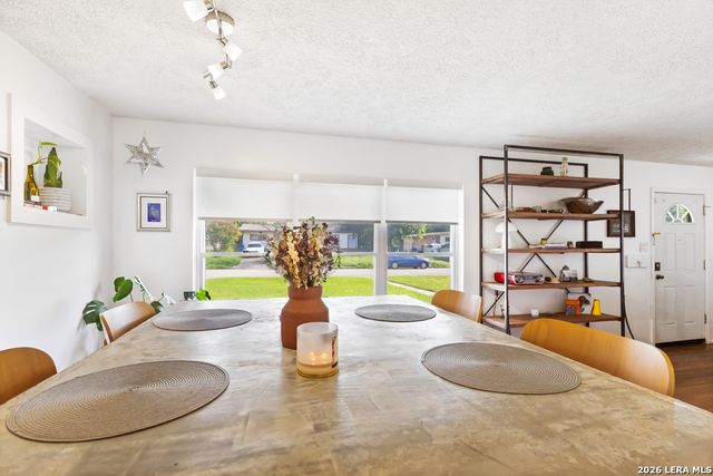 230 BRETTONWOOD DR, San Antonio, TX 78218