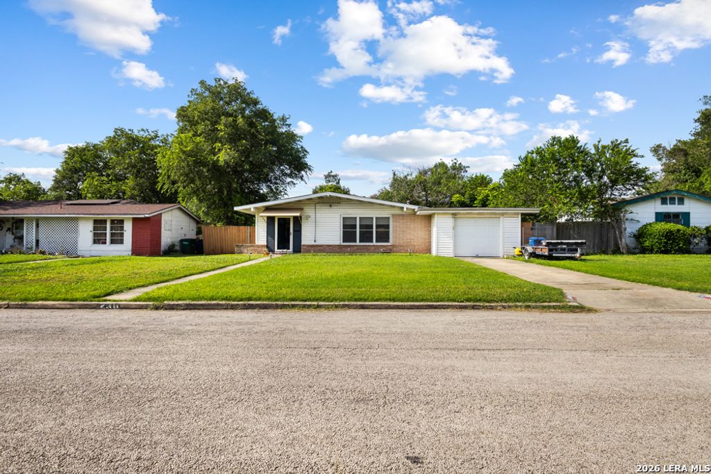 230 BRETTONWOOD DR, San Antonio, TX 78218