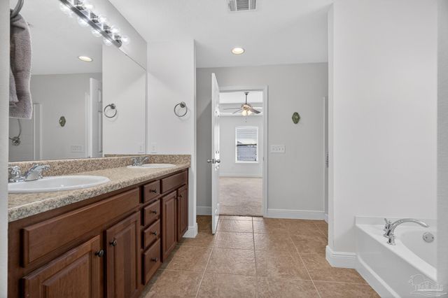 5640 Shooting Star Ct, Milton, FL 32583