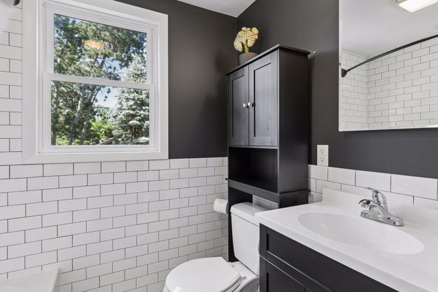 559 Tanglewood Drive, Shoreview, MN 55126