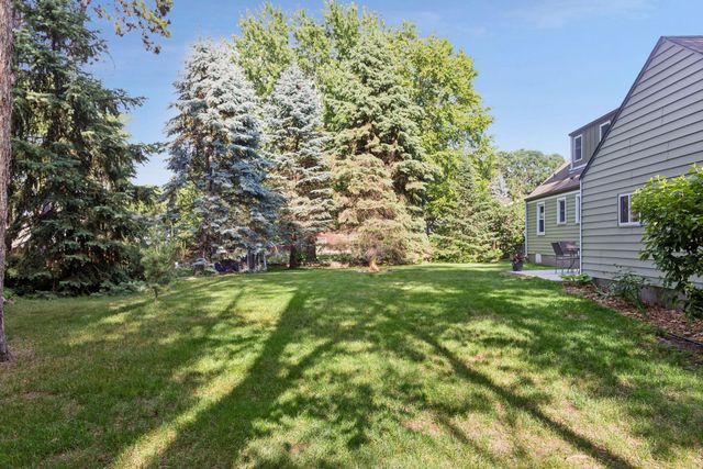 559 Tanglewood Drive, Shoreview, MN 55126