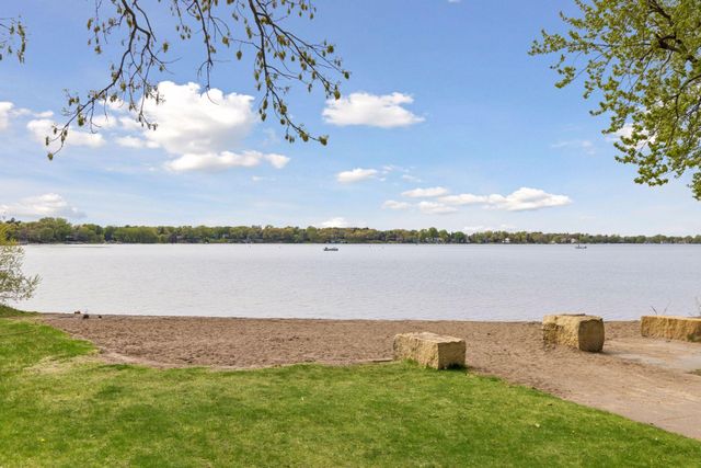 559 Tanglewood Drive, Shoreview, MN 55126