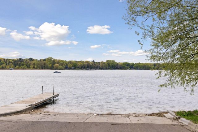 559 Tanglewood Drive, Shoreview, MN 55126