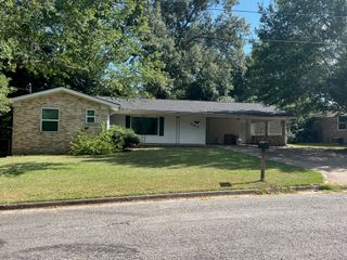 507 Colonial Drive, Athens, TX 75751