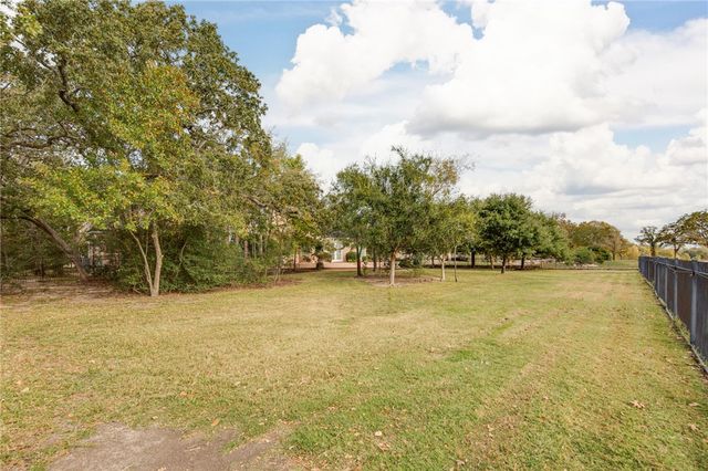 5022 Augusta Circle, College Station, TX 77845