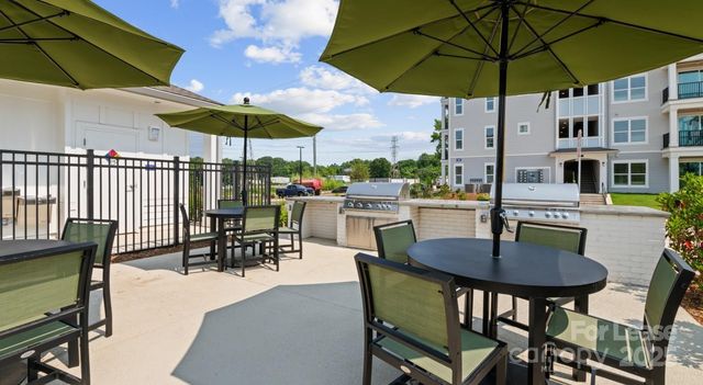 5120 77 Center Drive 2A, Charlotte, NC 28217