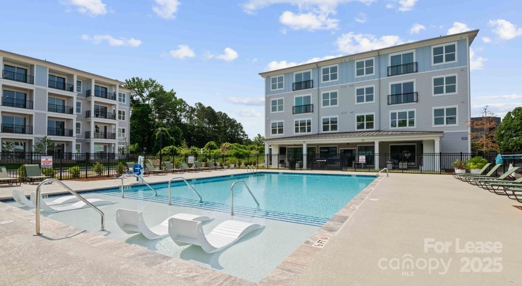 5120 77 Center Drive 2A, Charlotte, NC 28217