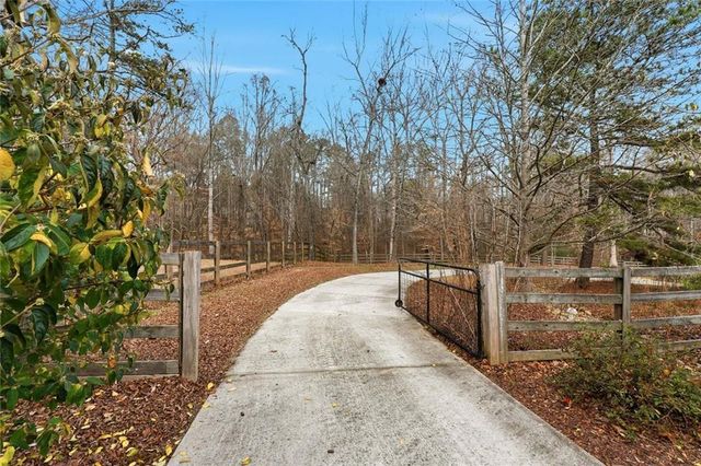 3955 Hiram Lithia Springs SW Road, Powder Springs, GA 30127