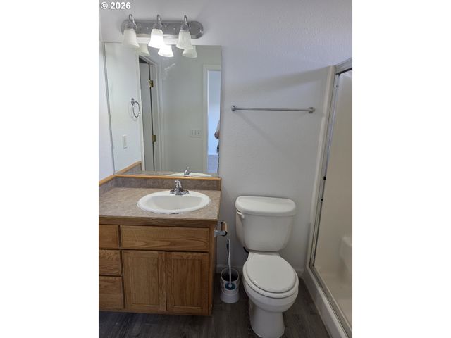 182 WOODDUCK St, Winston, OR 97496