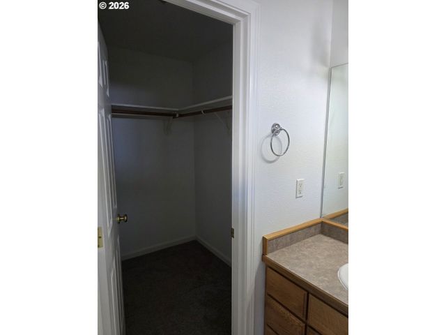 182 WOODDUCK St, Winston, OR 97496