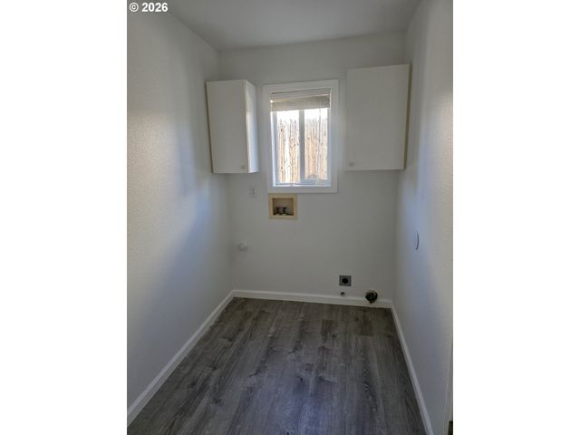 182 WOODDUCK St, Winston, OR 97496