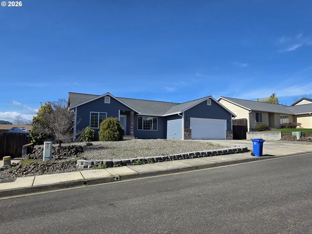 182 WOODDUCK St, Winston, OR 97496
