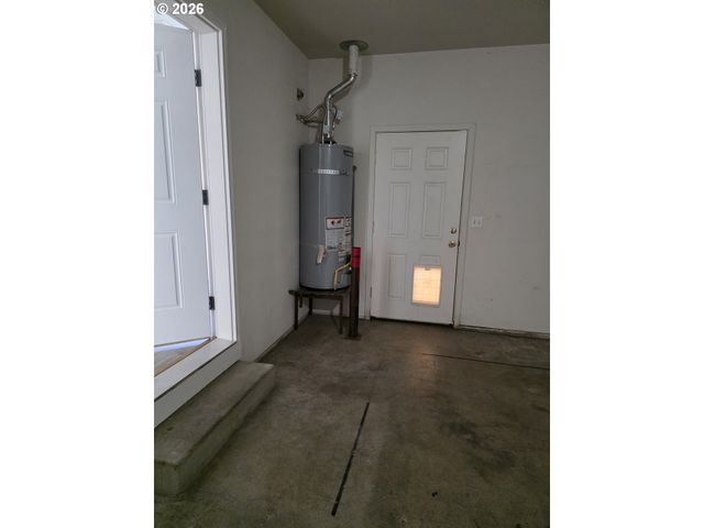 182 WOODDUCK St, Winston, OR 97496