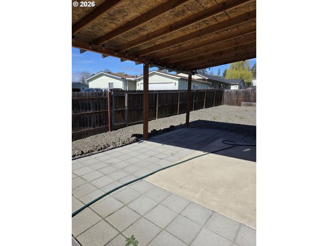 182 WOODDUCK St, Winston, OR 97496