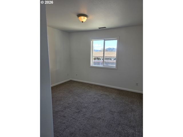 182 WOODDUCK St, Winston, OR 97496