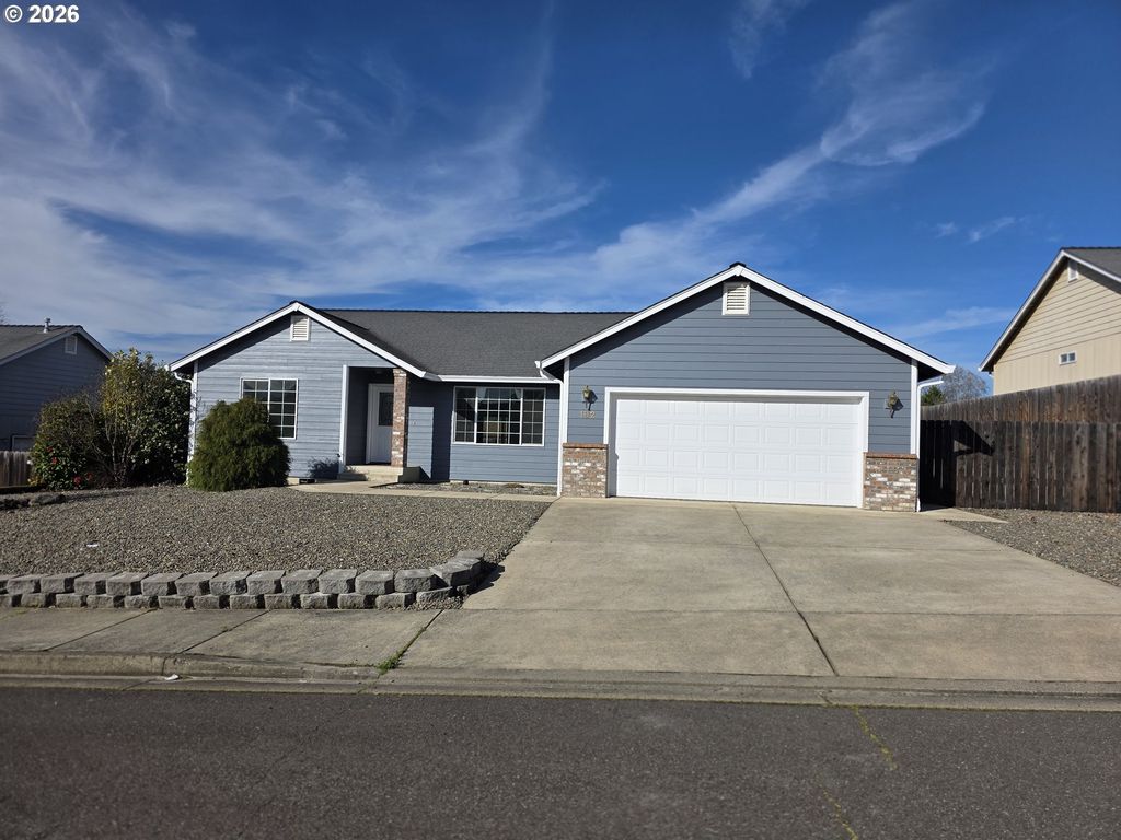 182 WOODDUCK St, Winston, OR 97496