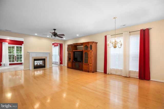 11921 LEGACY WOODS DR, Fredericksburg, VA 22407