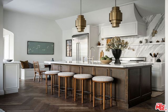 900 S Longwood Avenue, Los Angeles, CA 90019