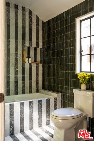 900 S Longwood Avenue, Los Angeles, CA 90019