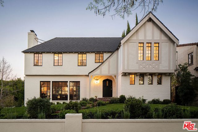 900 S Longwood Avenue, Los Angeles, CA 90019