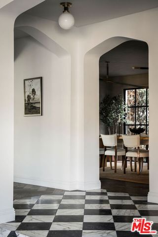 900 S Longwood Avenue, Los Angeles, CA 90019