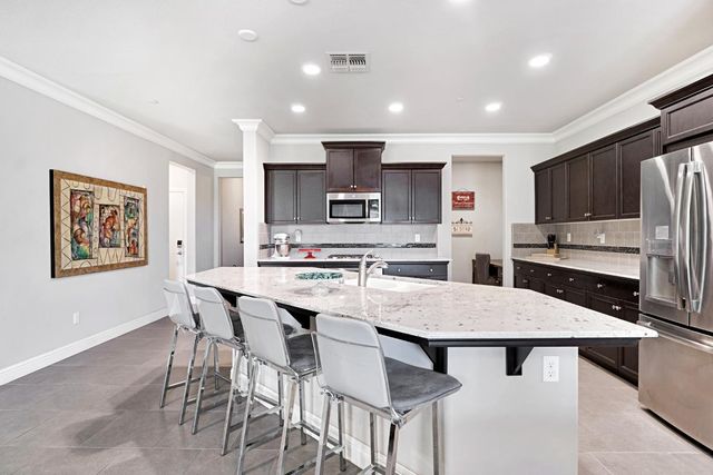 3992 Flint Avenue, Clovis, CA 93619