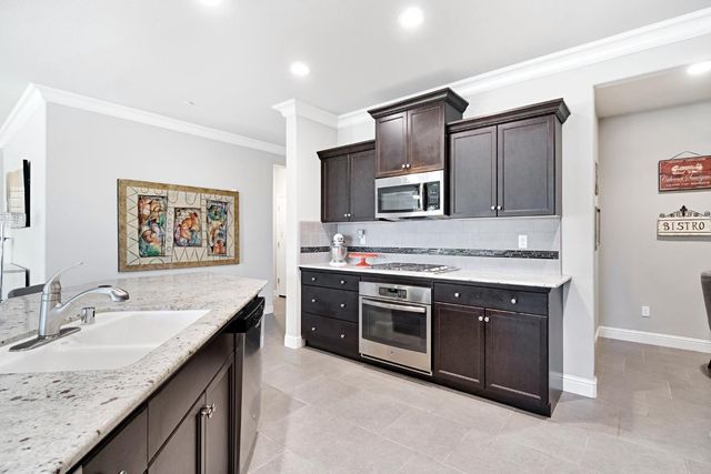 3992 Flint Avenue, Clovis, CA 93619
