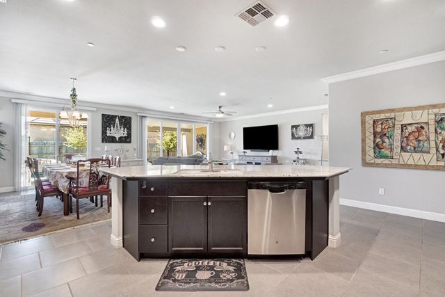 3992 Flint Avenue, Clovis, CA 93619