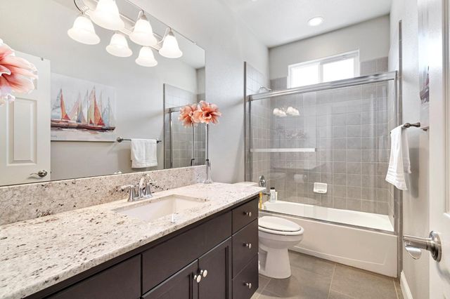 3992 Flint Avenue, Clovis, CA 93619