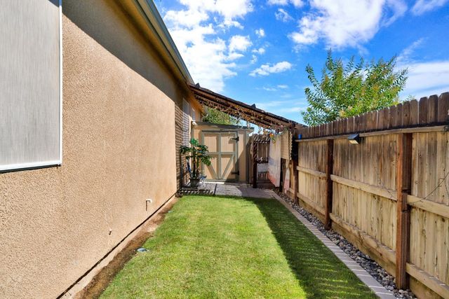 3992 Flint Avenue, Clovis, CA 93619