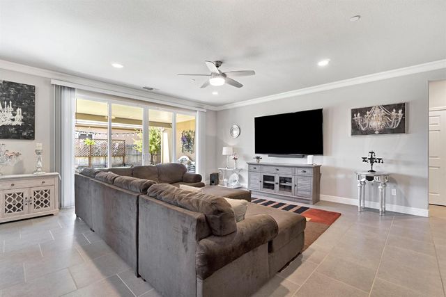 3992 Flint Avenue, Clovis, CA 93619