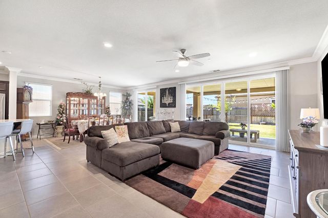 3992 Flint Avenue, Clovis, CA 93619