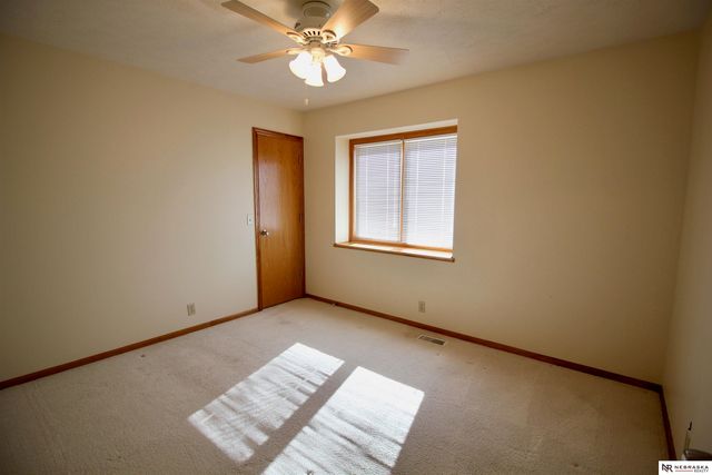 1235 Cork Drive, Papillion, NE 68046