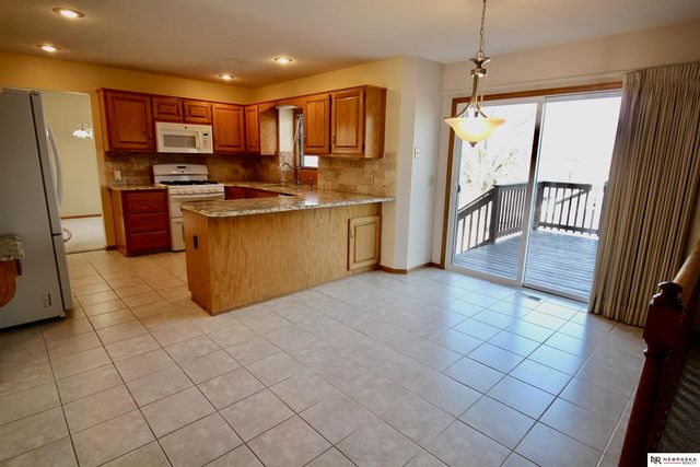 1235 Cork Drive, Papillion, NE 68046