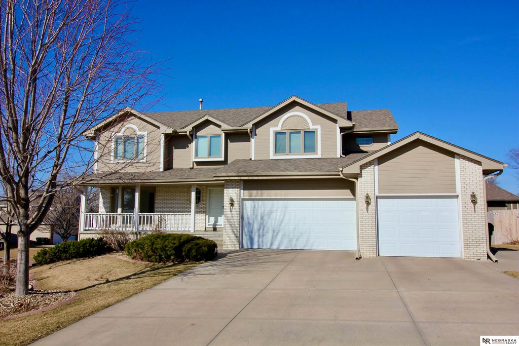 1235 Cork Drive, Papillion, NE 68046