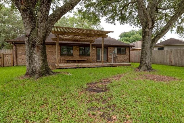 2 Abalone Street, Bay City, TX 77414