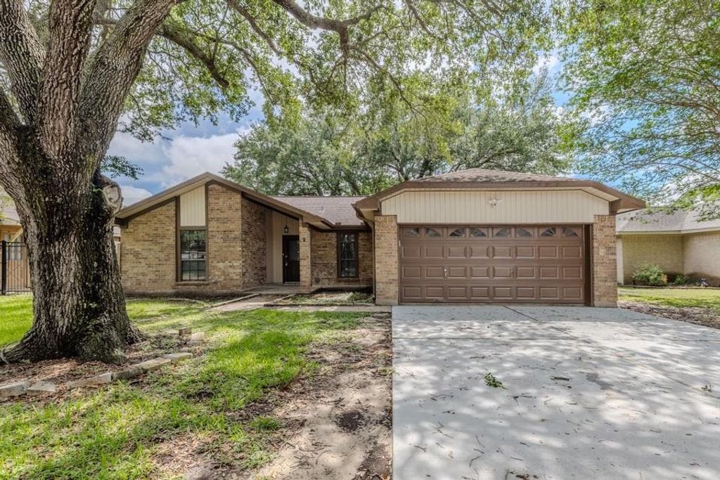 2 Abalone Street, Bay City, TX 77414