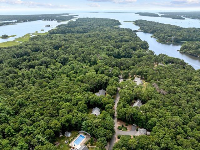 26 Qaushnet Way, Falmouth, MA 02536