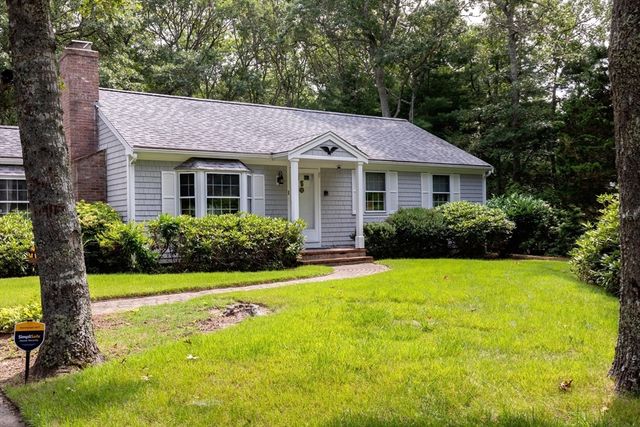 26 Qaushnet Way, Falmouth, MA 02536