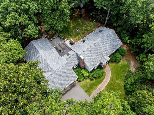 26 Qaushnet Way, Falmouth, MA 02536
